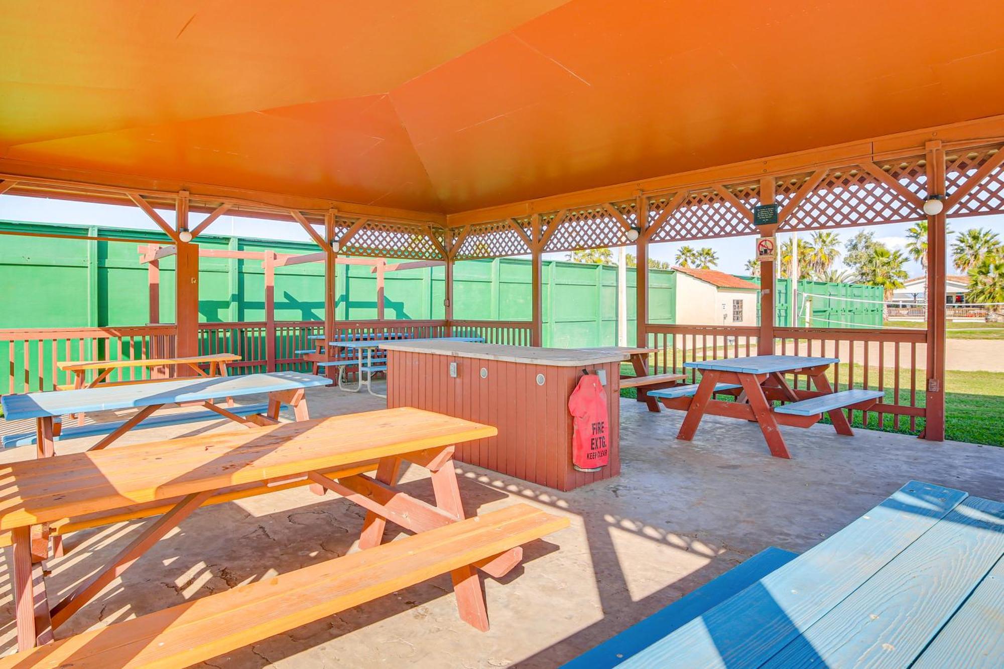 Cozy Waterfront Port Isabel Cottage With Deck! Екстериор снимка
